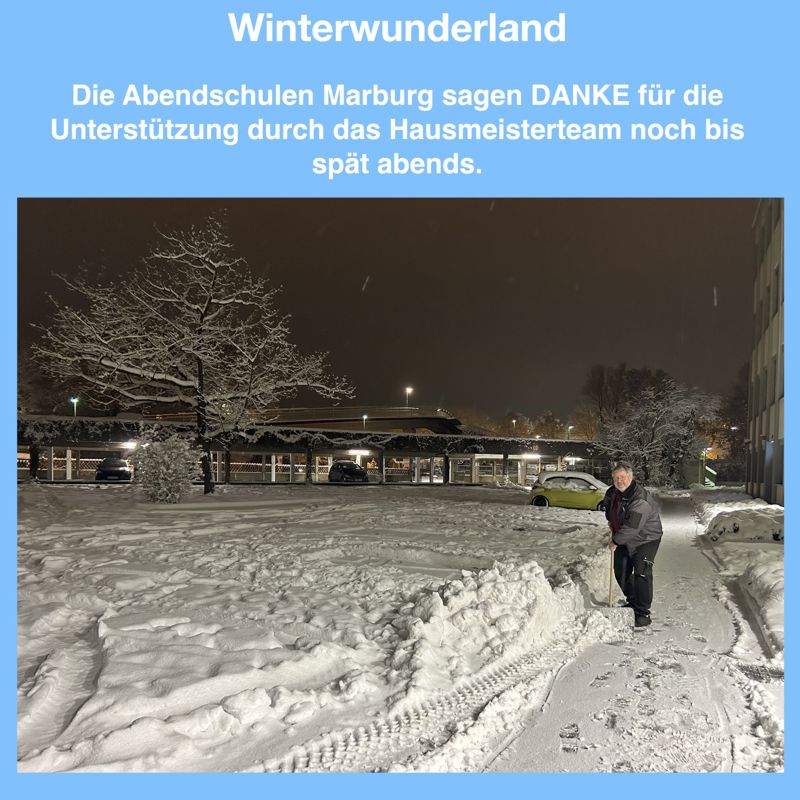 Hausmeister beim Schneeräumen