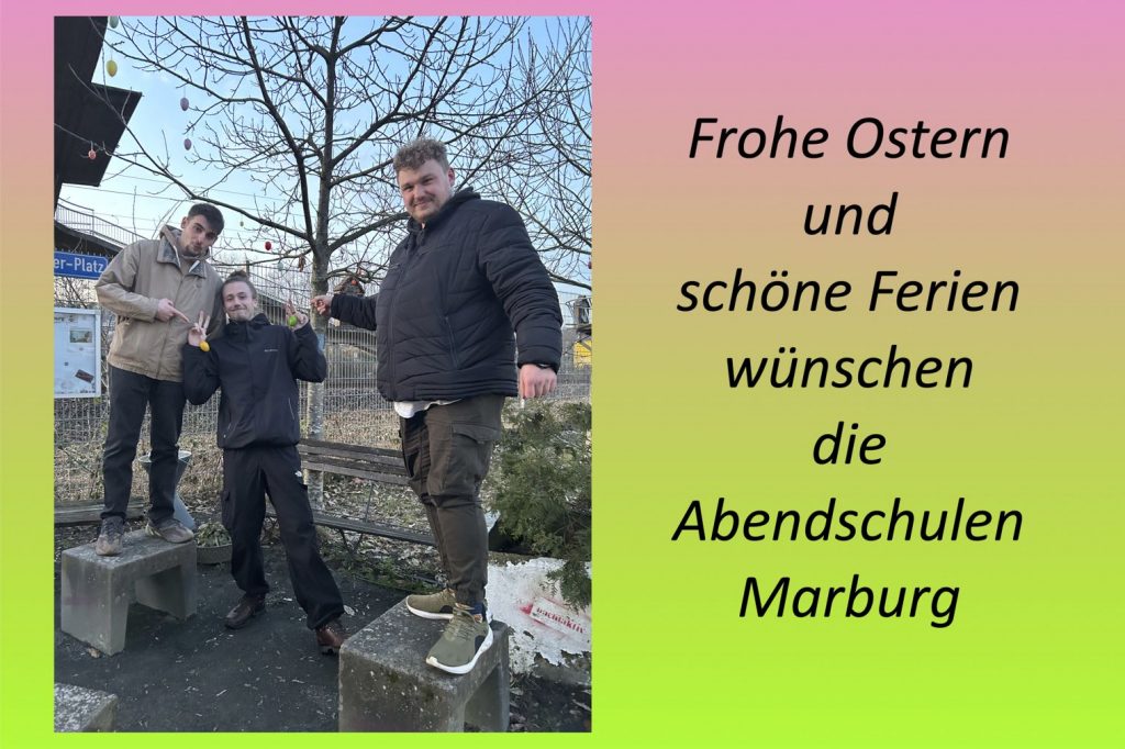 Musikkurs hängt Ostereier auf